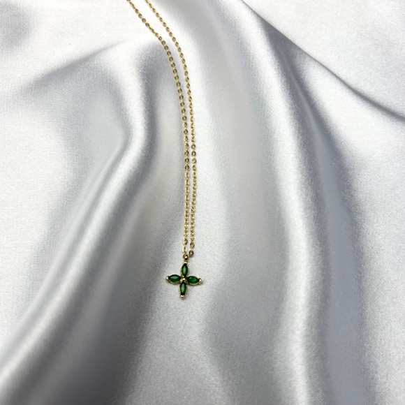 Anuli | Stainless Steel Cubic Zirconia Clover Minimalist Necklace - Picture 2 of 4